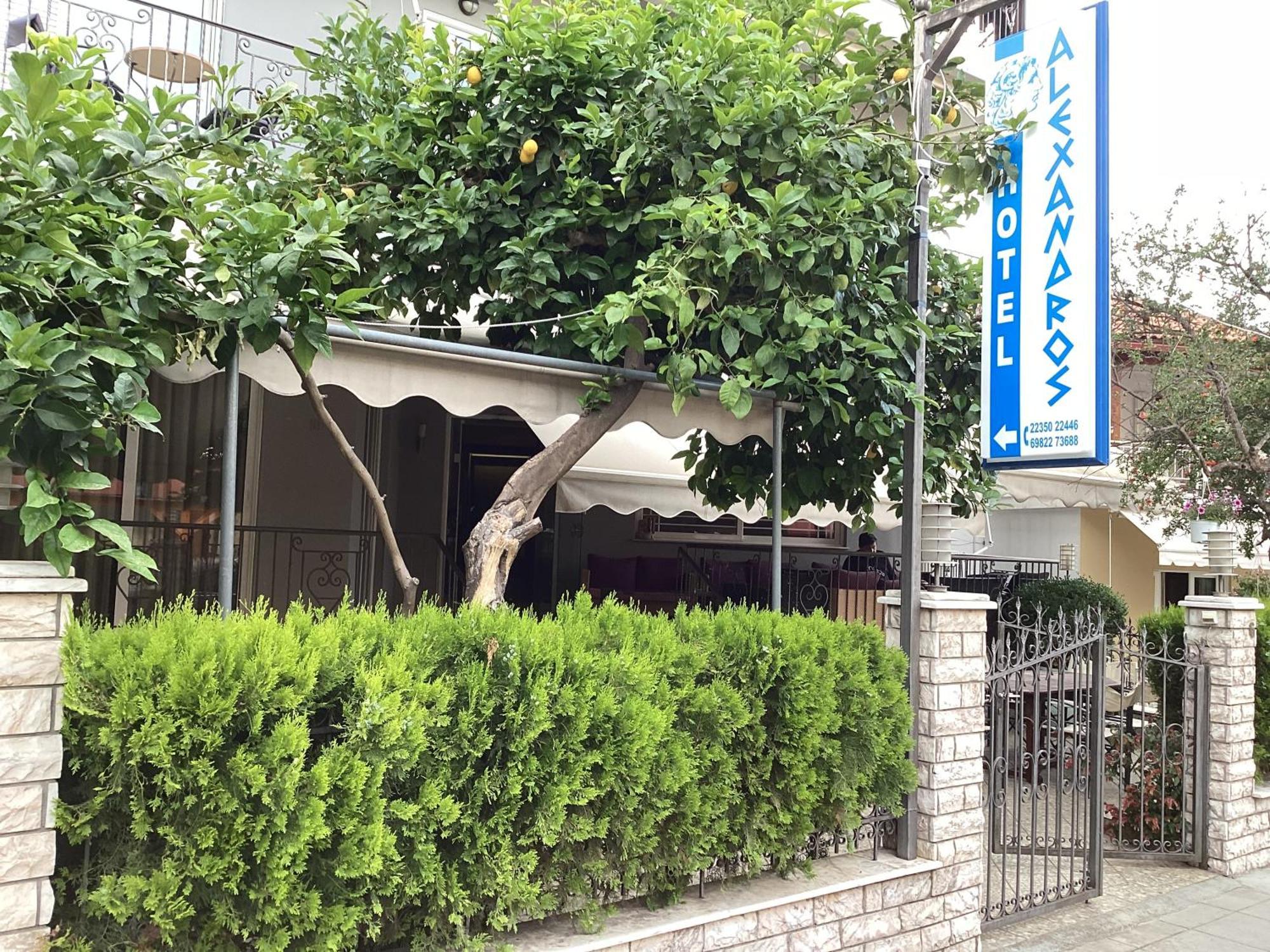 Alexandros Aparthotel *