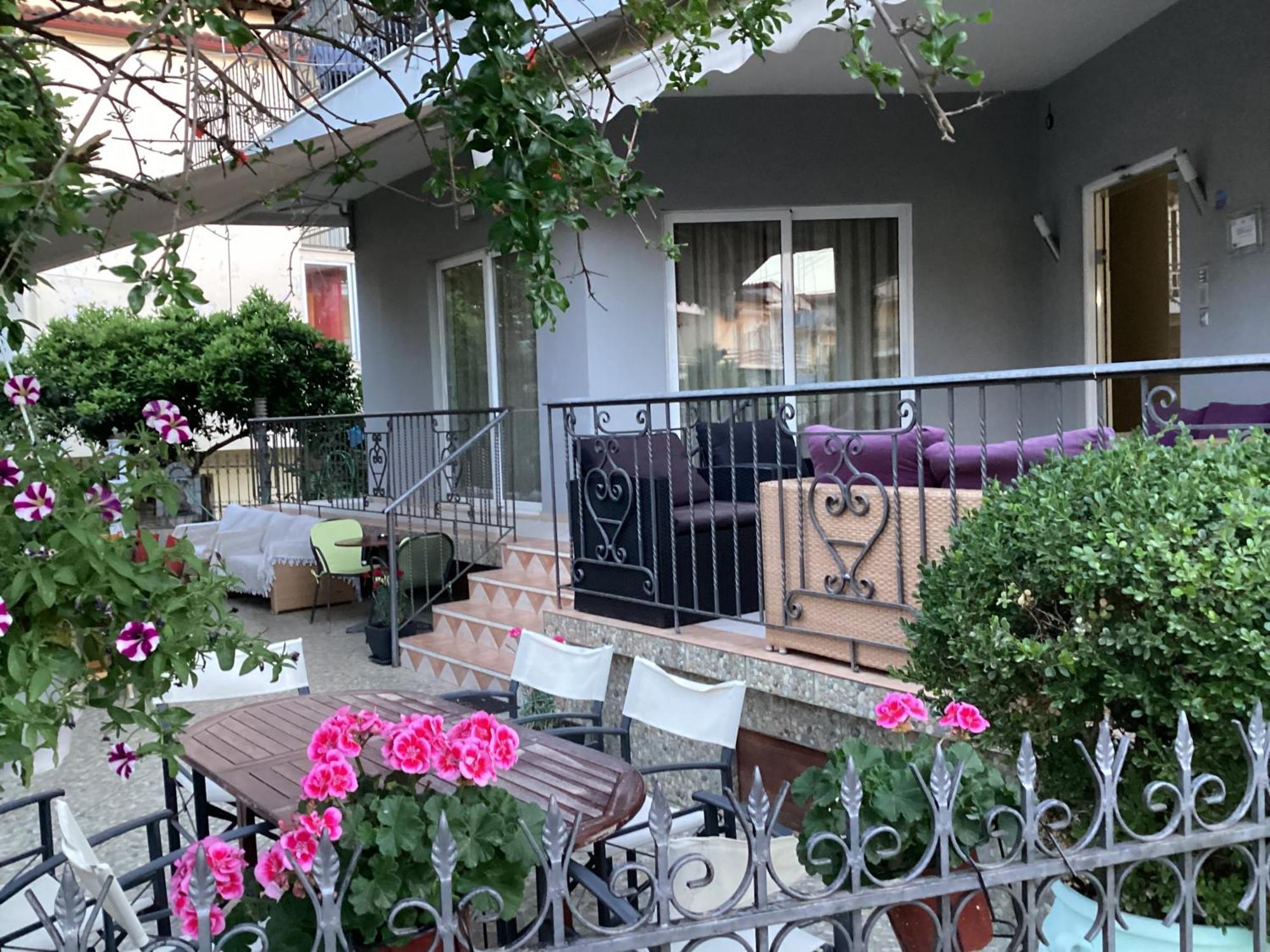 Alexandros Aparthotel *