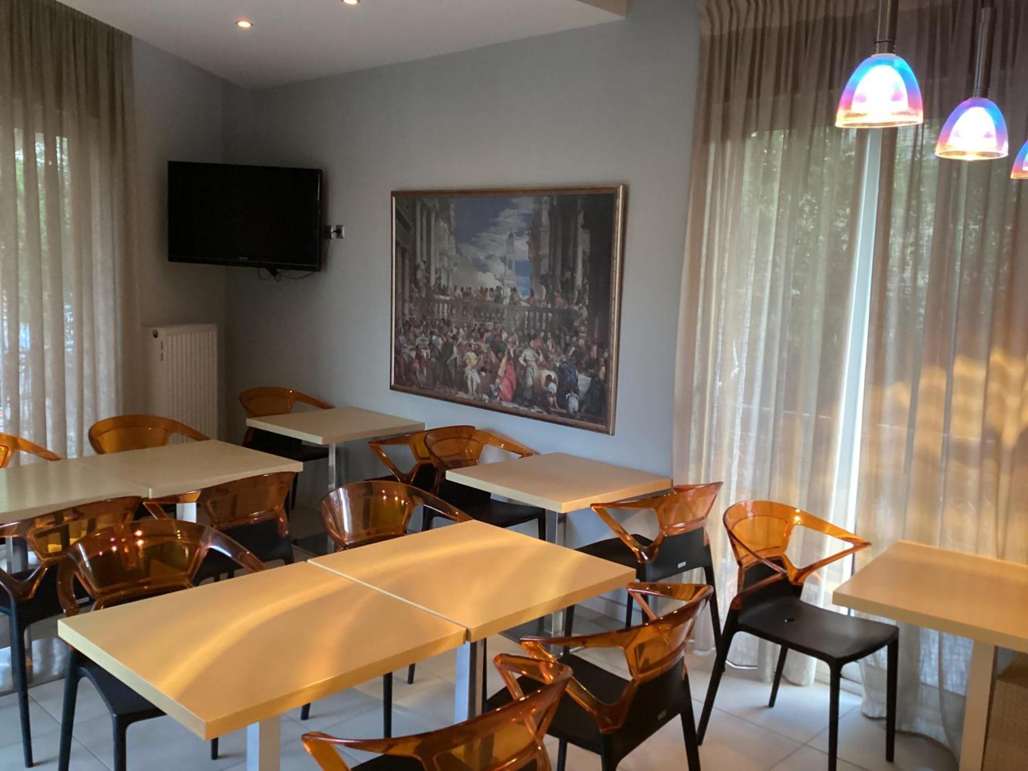 Aparthotel Alexandros Kamena Vourla